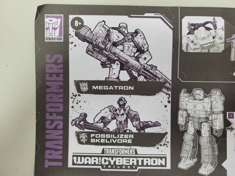 Netflix Transformers Spoiler Pack Megatron And Skelivore  (21 of 23)